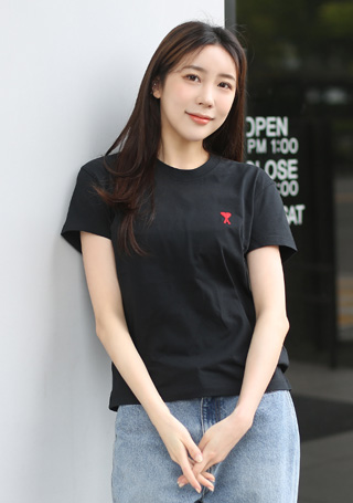 23SS 아미 하트로고 여성 티셔츠 BFUTS001 724 (BK)